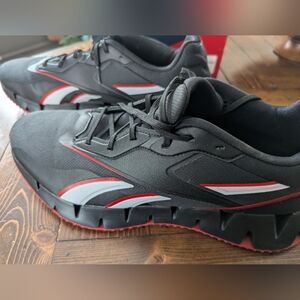 Reebok Zig Dynamica 4 Men's Black and Red Athletic Sneakers